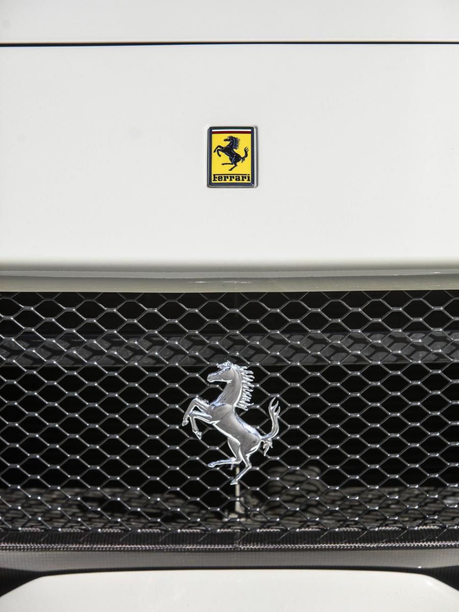 Логотип Ferrari 812 Superfast 2017 года  (NA) (фото 13 из 23)